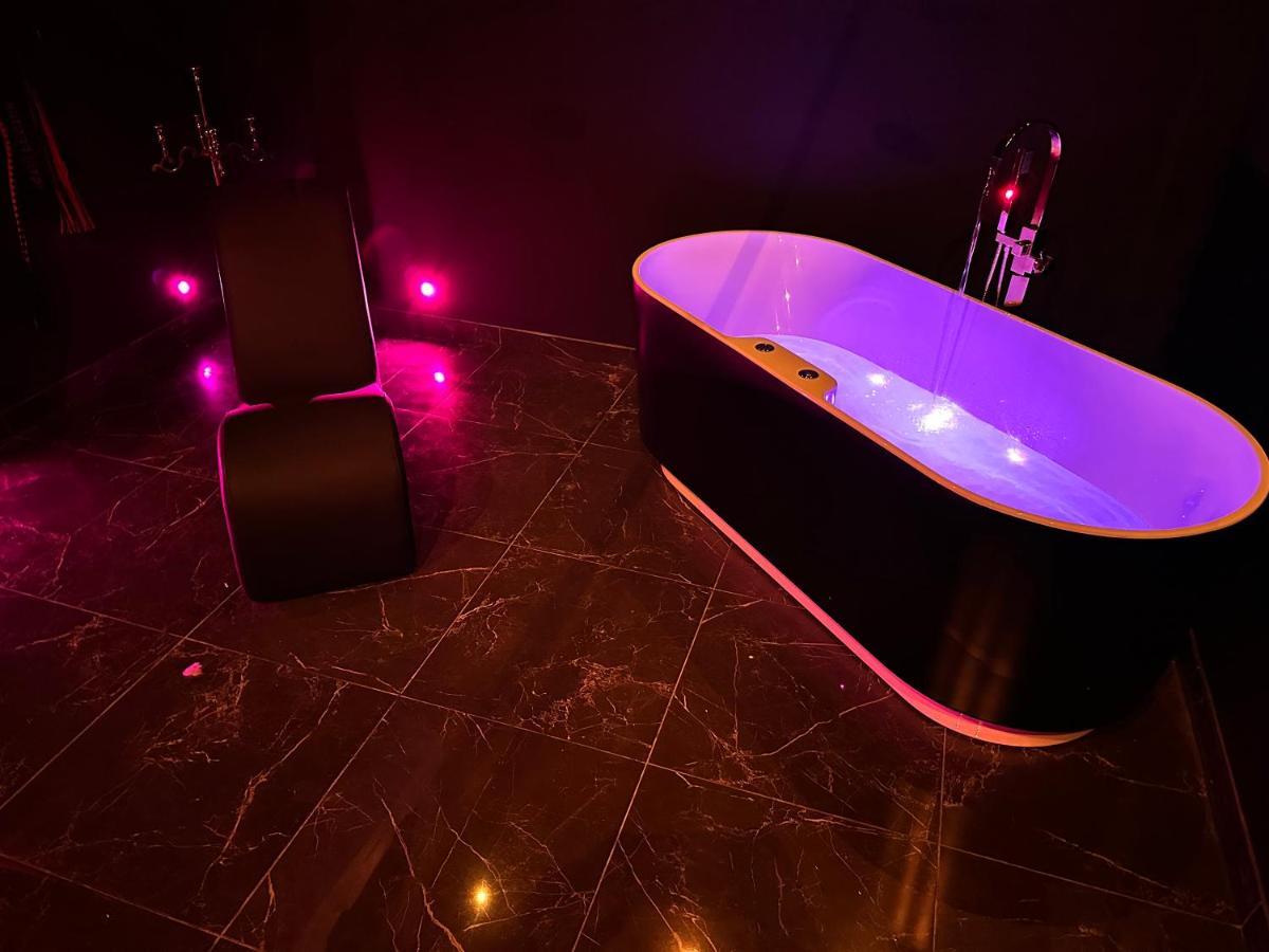 Loveroom De Luxe - Theme 50 Nuances De Grey Maison Privative Spa Insolite Douchy-les-Mines المظهر الخارجي الصورة