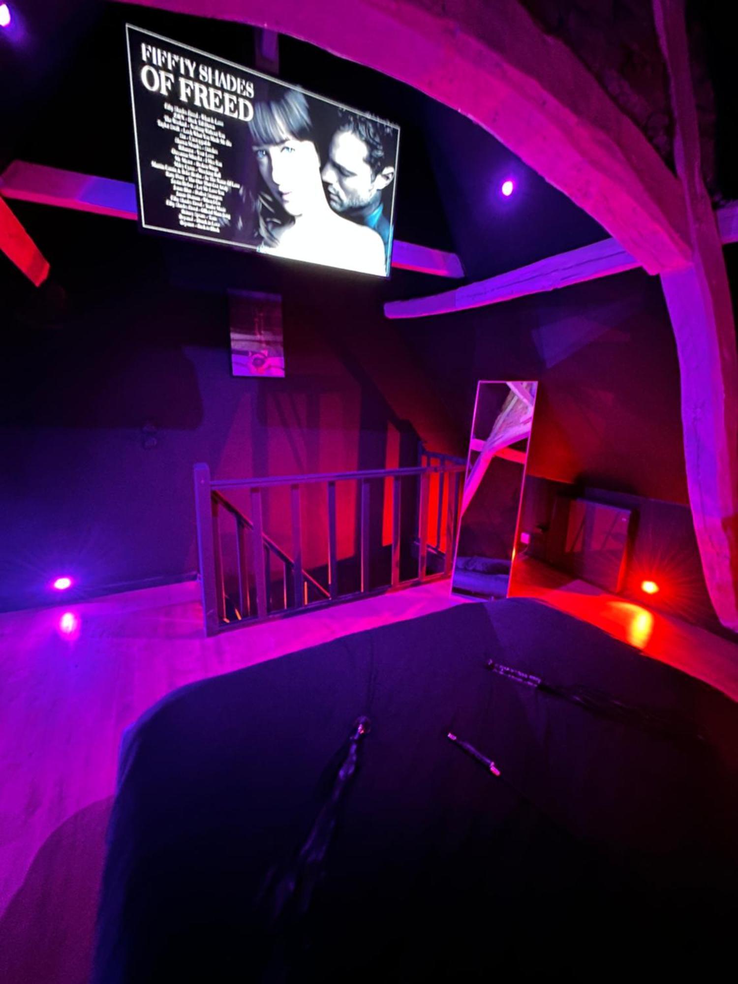 Loveroom De Luxe - Theme 50 Nuances De Grey Maison Privative Spa Insolite Douchy-les-Mines المظهر الخارجي الصورة